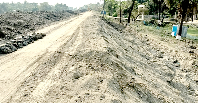 কালোবাজারে সরকারি বই বিক্রি, গলাচিপায় স্কুলের দপ্তরিসহ গ্রেপ্তার ২
