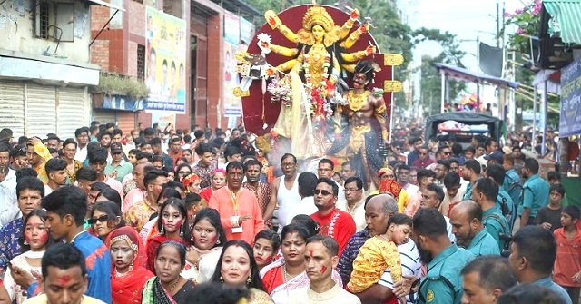 দেবী বিসর্জনের মধ্য দিয়ে শেষ হলো দুর্গোৎসব
