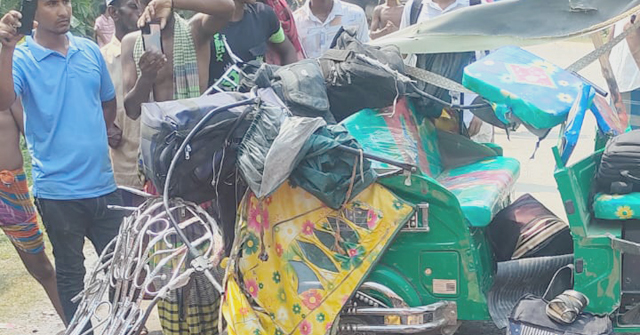 দৌলতখানে কাভার্ডভ্যান-সিএনজি মুখোমুখি সংঘর্ষে ২ জনের মৃত্যু 