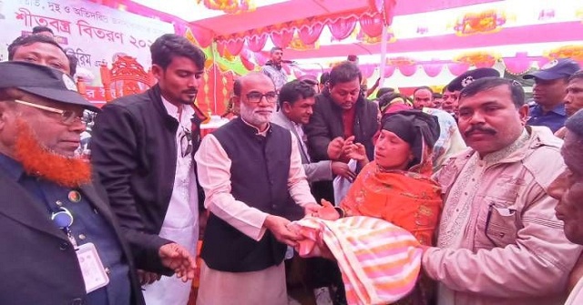 পিরোজপুরে প্রধানমন্ত্রীর উপহার পেলেন শীতার্তরা