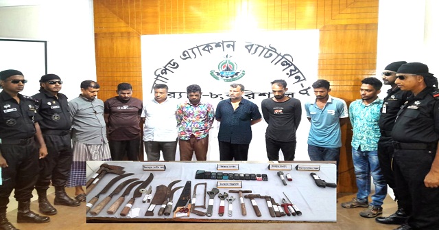 বরিশালে ডাকাত সর্দারসহ আটক ৮, দেশীয় অস্ত্র উদ্ধার  