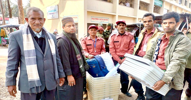 মঠবাড়িয়ায় ৮৪ ভোট কেন্দ্রে পৌঁছেছে নির্বাচনী সরঞ্জামাদি 