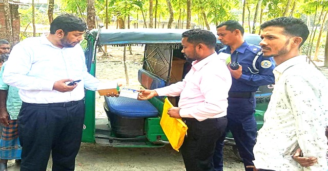  উজিরপুরে খোলা বাজারে আয়ুর্বেদিক ওষুধ বিক্রি করার দায়ে জরিমানা 