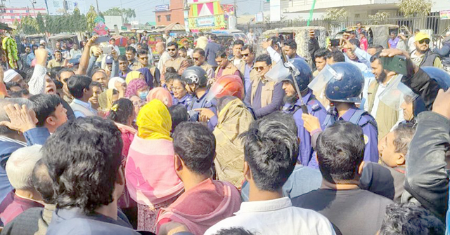 বরগুনায় বিএনপির গণমিছিলে পুলিশের বাধা