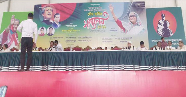 ক্ষুব্ধ হয়ে মঞ্চ থেকে চলে গেলেন দায়িত্বপ্রাপ্ত চার কেন্দ্রীয় নেতা