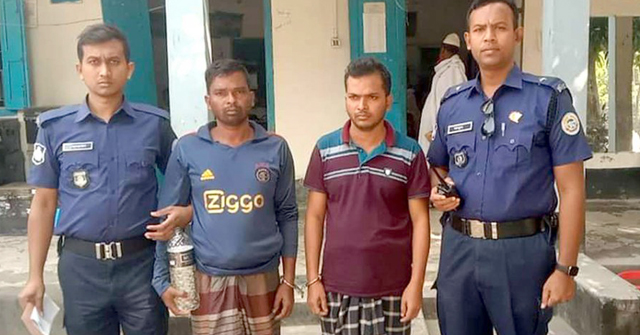 পুলিশের ভয়ে মাস্ক খুলে মোমো খেতে পারলেন না অঙ্কুশ