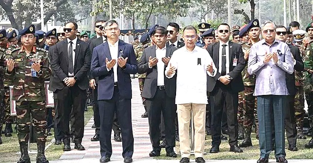 বনানী সামরিক কবরস্থানে রাষ্ট্রপতি ও প্রধানমন্ত্রীর শ্রদ্ধা
