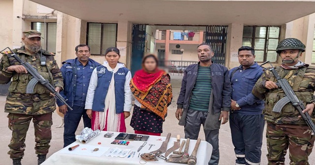 মঠবাড়িয়ায় সেনা অভিযানে মাদক ও অস্ত্রসহ স্বামী-স্ত্রী আটক