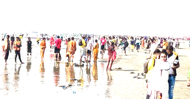 পর্যটকে মুখর কুয়াকাটা    
