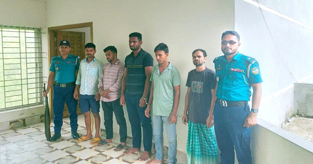 বরিশালে ভিডিও ছড়িয়ে দেওয়ার ভয় দেখিয়ে সংঘবদ্ধ ধর্ষণ, গ্রেপ্তার ৫
