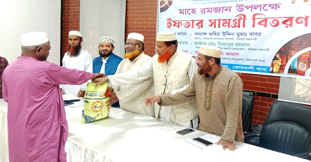  দুই শতাধিক ব্যক্তির মাঝে ইফতার সামগ্রী বিতরণ 