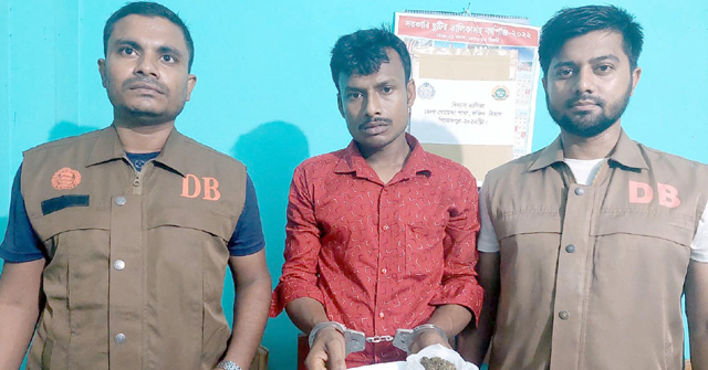 মঠবাড়িয়ায় পুলিশের পৃথক অভিযানে গ্রেপ্তার ১৭