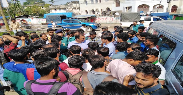 নকলে বাধা, ৫ বছর পর শিক্ষককে পেটালেন ‘সেই’ ছাত্র