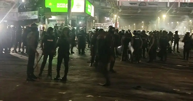 আন্দোলনকারীদের ছত্রভঙ্গ করে শাহবাগে অবস্থান পুলিশের