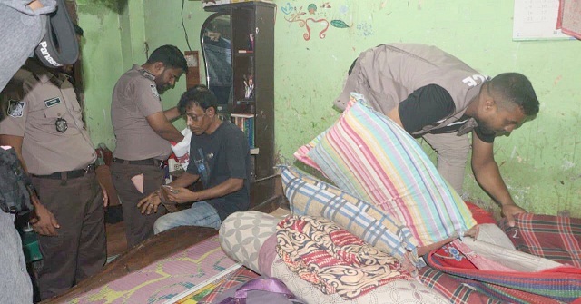 বরিশালে পুলিশের সাঁড়াশি অভিযানে গা-ঢাকা দিচ্ছে অপরাধীরা, তিনদিনে গ্রেফতার ৩৮ জন