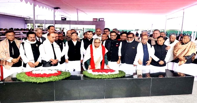 স্মৃতিসৌধ-বঙ্গবন্ধুর প্রতিকৃতিতে   প্রধানমন্ত্রী ও নতুন মন্ত্রিসভার শ্রদ্ধা