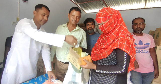 মোংলায় টিসিবির পণ্য বিতরণ