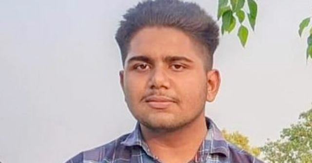 আর্জেন্টিনার পতাকা টাঙাতে গিয়ে শিক্ষার্থীর মৃত্যু
