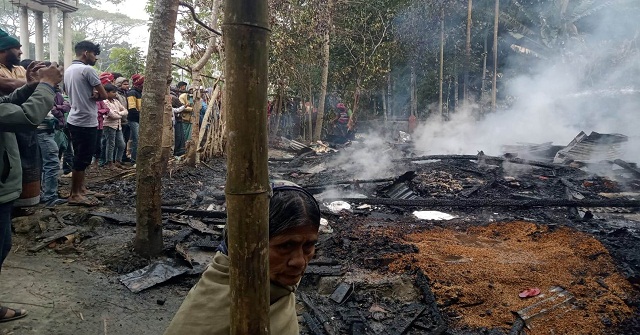 আগুন পোহাতে গিয়ে দগ্ধ হয়ে বৃদ্ধার মৃত্যু