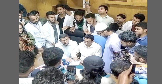 আন্দোলনের মুখে শেবাচিম পরিচালকের পদত্যাগ