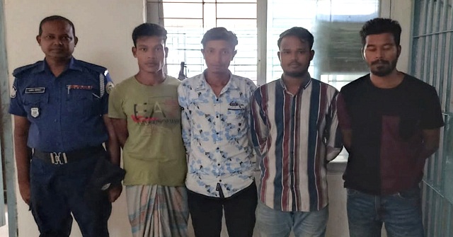 মেহেন্দীগঞ্জে ঘুমন্ত নারীর ছবি তুলে স্বামীর কাছে চাঁদা দাবি, গ্রেপ্তার ৪