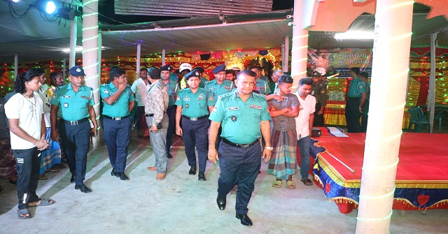বরিশালের বিভিন্ন পূজামণ্ডপ পরিদর্শন করলেন বিএমপি কমিশনার