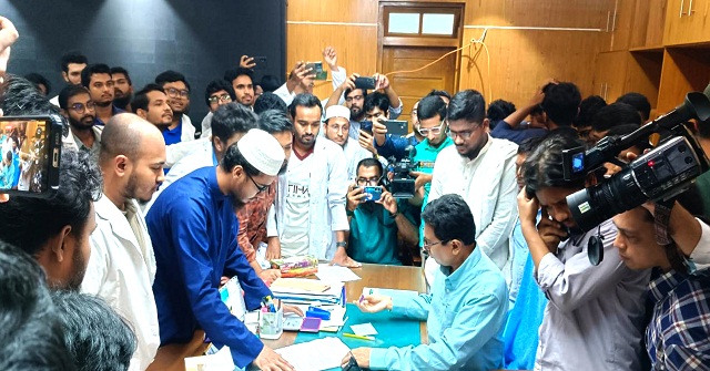 বরিশাল মেডিকেলে আজীবনের জন্য ৬ চিকিৎসক অবাঞ্ছিত