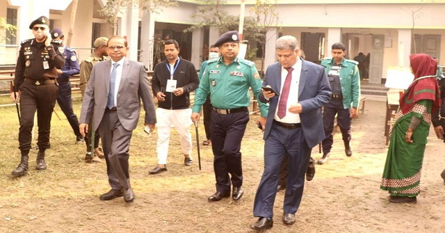 মহানগরীর বিভিন্ন ভোটকেন্দ্র পরিদর্শন করলেন বিএমপি কমিশনার