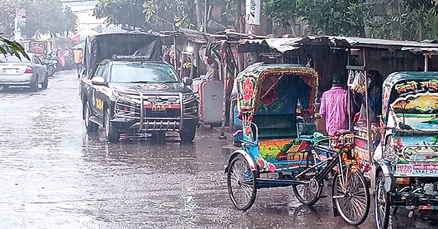  বরিশালে হাড় কাঁপানো শীতের মধ্যে বৃষ্টিতে জনদুর্ভোগ