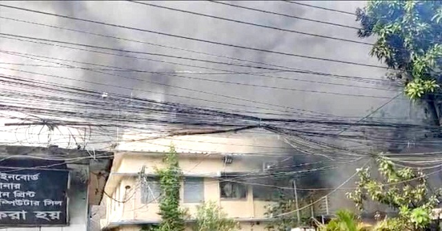 বরিশালের সাবেক মেয়র সাদিকের বাসায় অগ্নিসংযোগ, ৩ মরদেহ উদ্ধার