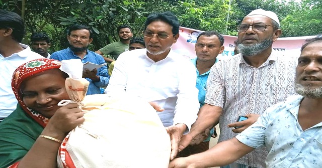 কুমিল্লায় বন্যার্তদের পাশে বিএনপি নেতা নুরুল ইসলাম মনি                  