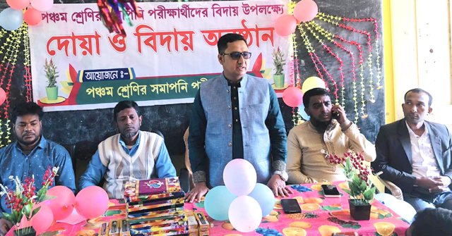 লালমোহনে ক্ষুদে শিক্ষার্থীদের বিদায় সংবর্ধনা