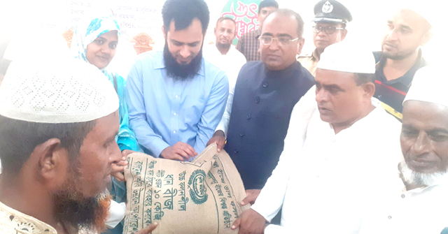 দৌলতখানে প্রান্তিক কৃষকের মাঝে বীজ ও রাসায়নি সার বিতরণ