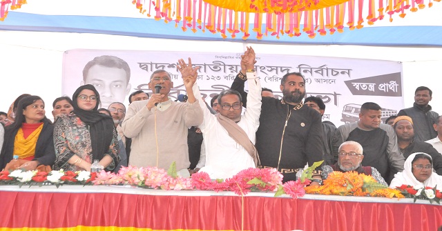 বরিশাল-৫ আসনের ট্রাক প্রতীকের মঞ্চে উঠলো আ' লীগ নেতারা