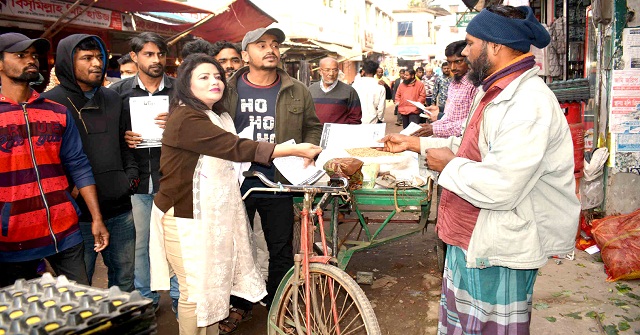 বরিশালে বিএনপির লিফলেট বিতরণ