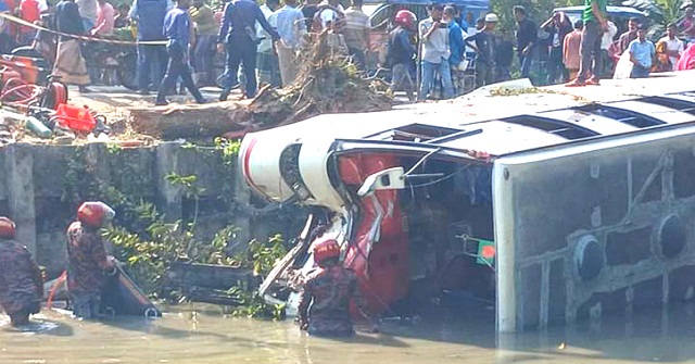 বাবুগঞ্জ ও উজিরপুরে সড়ক দুর্ঘটনা সাবেক ইউপি চেয়াম্যানসহ নিহত ৪