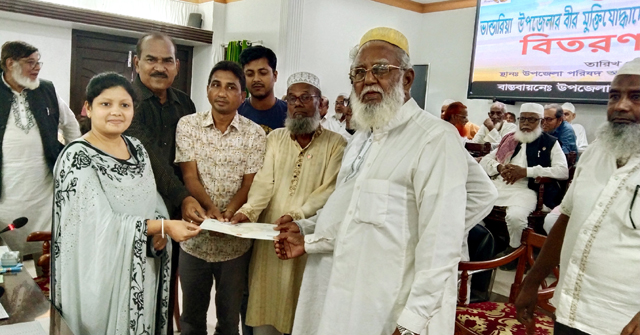 ভাণ্ডারিয়ায় মুক্তিযোদ্ধাদের মাঝে ডিজিটাল সনদ ও স্মার্ট আইডি কার্ড বিতরণ